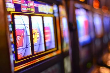 Playing slots and sportsbook on mobile with solo toto app